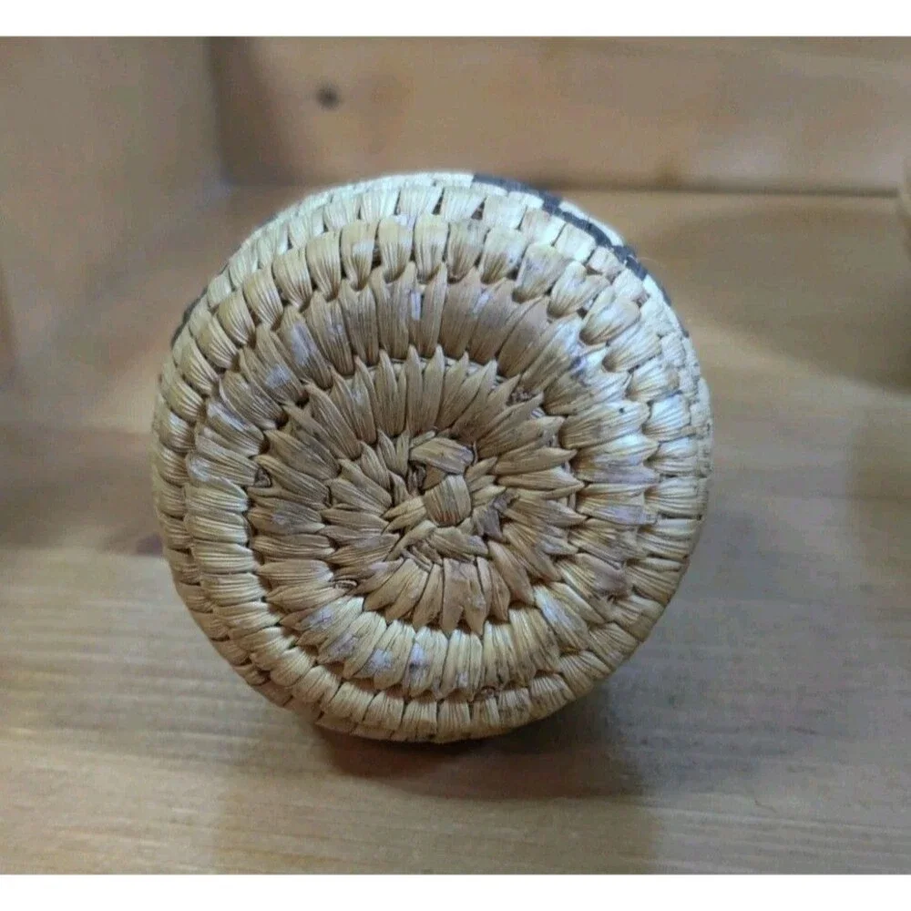 Vtg Lot Of 2 Papago Coiled Nesting Baskes with Lid Devil's claw & Yucca 4
